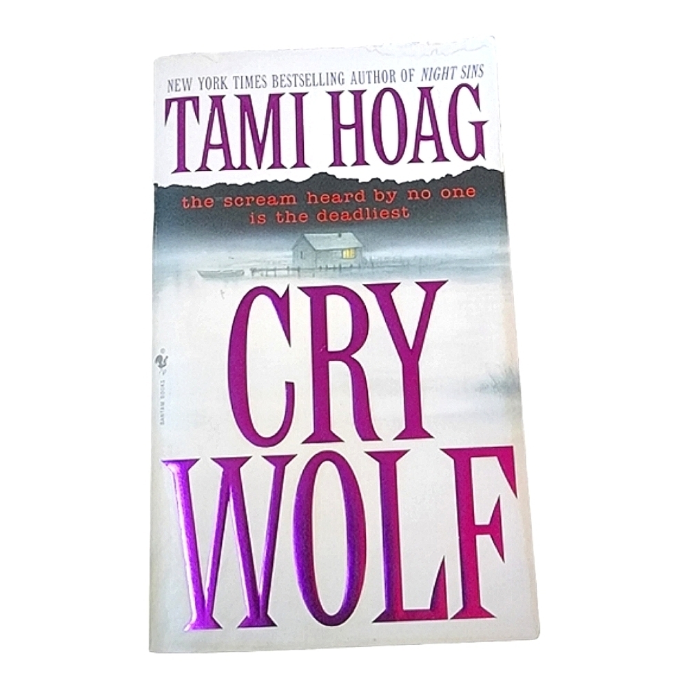 CLEARANCE 💕Cry Wolf by Tami Hoag Paperback Book